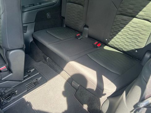 Used 2025 Nissan Pathfinder SV image 19