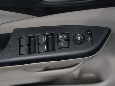 Used 2013 Honda CR-V LX image 39