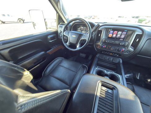 Used 2017 Chevrolet Silverado 2500 High Country w/ Duramax Plus Package image 30