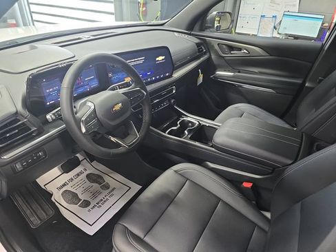 New 2026 Chevrolet Traverse LT w/ Sun and Wheel Package AWD/4WD image 18