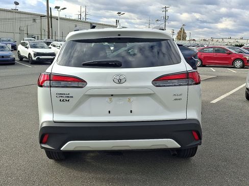 Used 2023 Toyota Corolla Cross XLE image 5