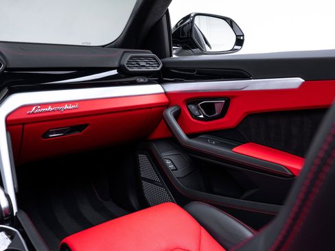 Used 2021 Lamborghini Urus image 33