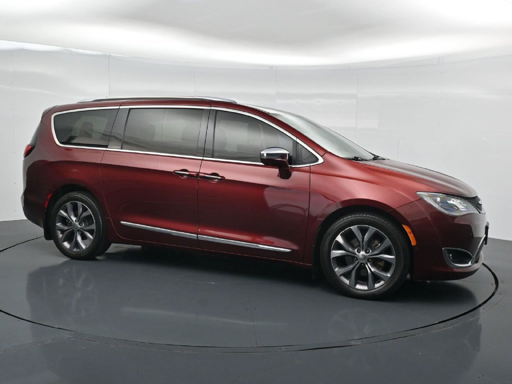 Used 2020 Chrysler Pacifica Limited w/ Tire & Wheel Group FWD image 34