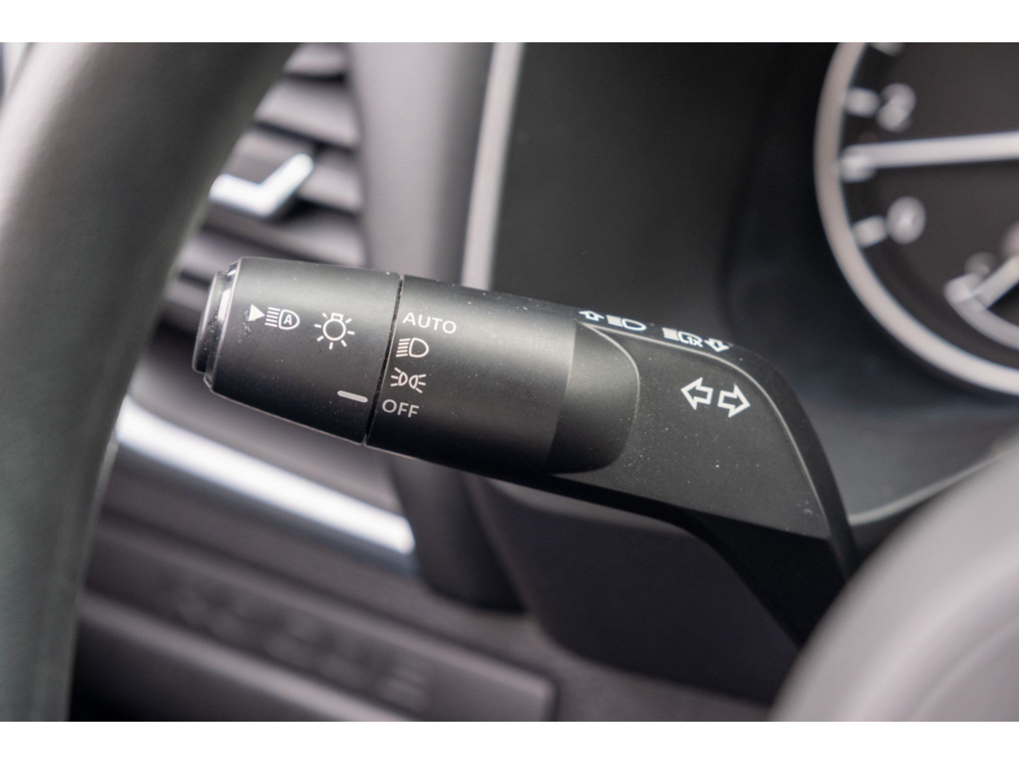 Used 2023 Nissan Rogue S FWD image 19