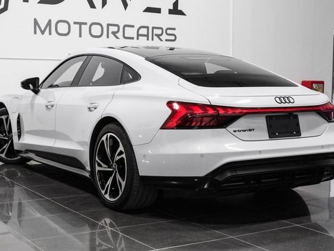 Used 2024 Audi e-tron GT Prestige image 14