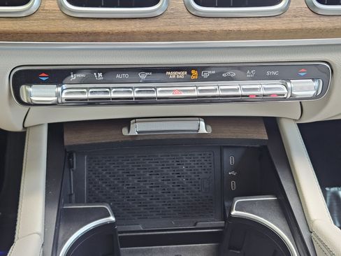 Certified 2025 Mercedes-Benz GLE 450 4MATIC image 11