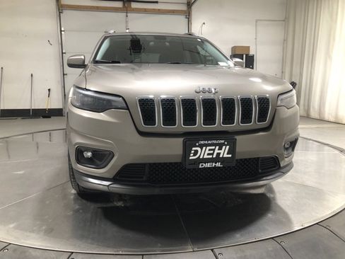 Used 2019 Jeep Cherokee Latitude w/ Cold Weather Group image 2