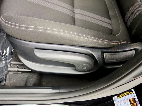 Used 2023 Hyundai Venue FWD image 11