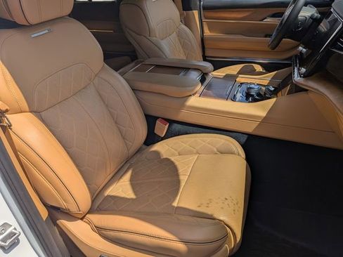 Used 2024 Jeep Grand Wagoneer Series III w/ Rear Seat Video Group 1 AWD/4WD image 41