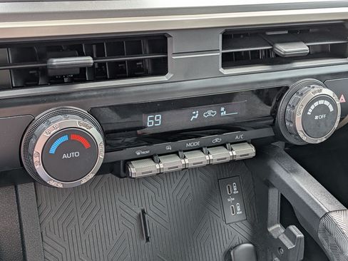 Used 2024 Toyota Tacoma TRD Sport AWD/4WD image 25