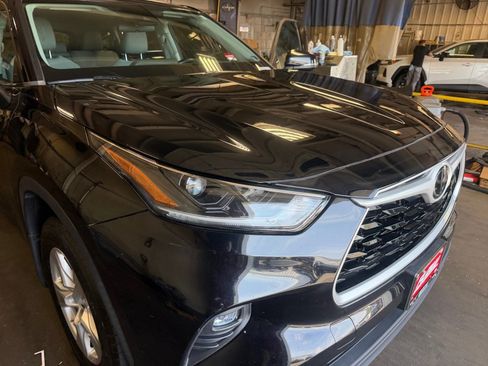 Used 2021 Toyota Highlander LE AWD/4WD image 28
