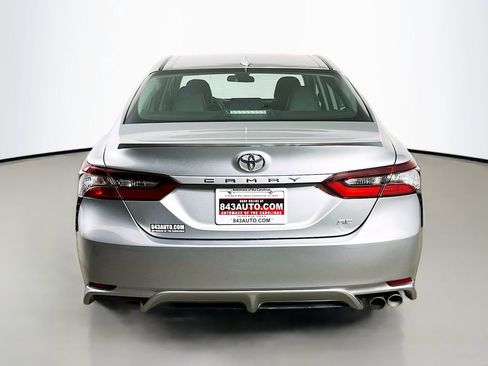 Used 2022 Toyota Camry SE image 6