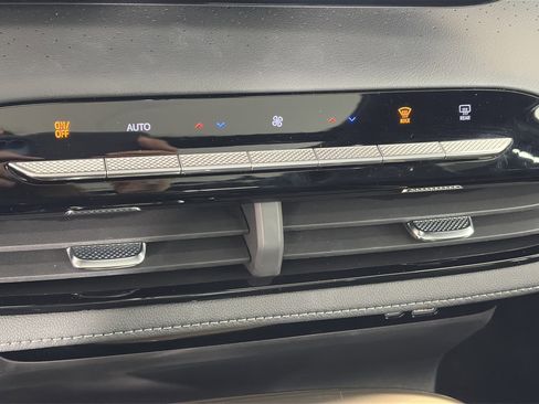 Certified 2025 Buick Enclave Avenir AWD/4WD image 26