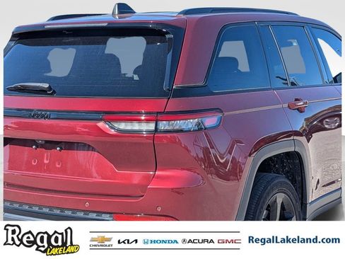 Used 2022 Jeep Grand Cherokee Altitude image 7