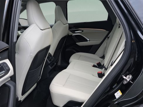 New 2025 Audi Q5 Premium AWD/4WD image 23