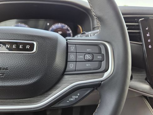Used 2024 Jeep Wagoneer Series III AWD/4WD image 45
