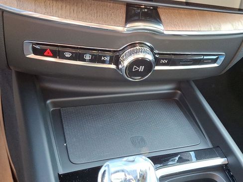 New 2026 Volvo XC60 B5 Plus w/ Climate Package image 11