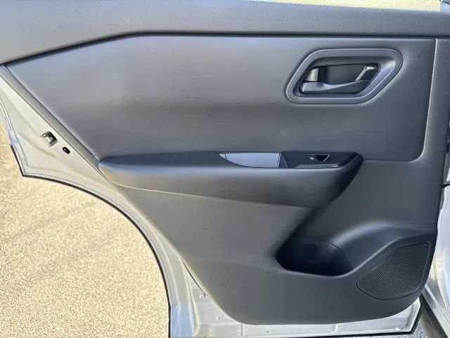 Used 2024 Nissan Rogue S AWD/4WD image 19