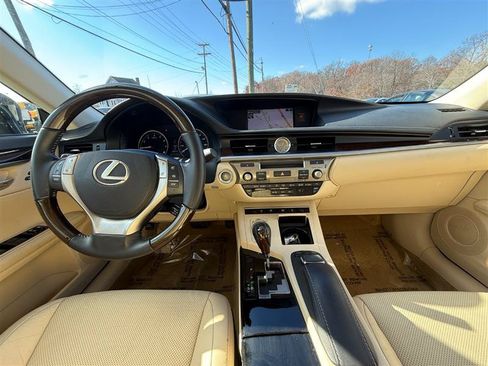 Used 2015 Lexus ES 350 w/ Luxury Package FWD image 16
