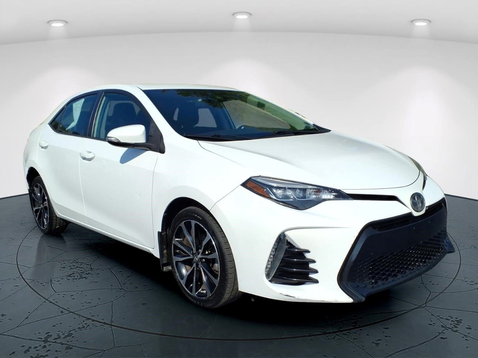 Used 2017 Toyota Corolla SE w/ SE Premium Package FWD image 1
