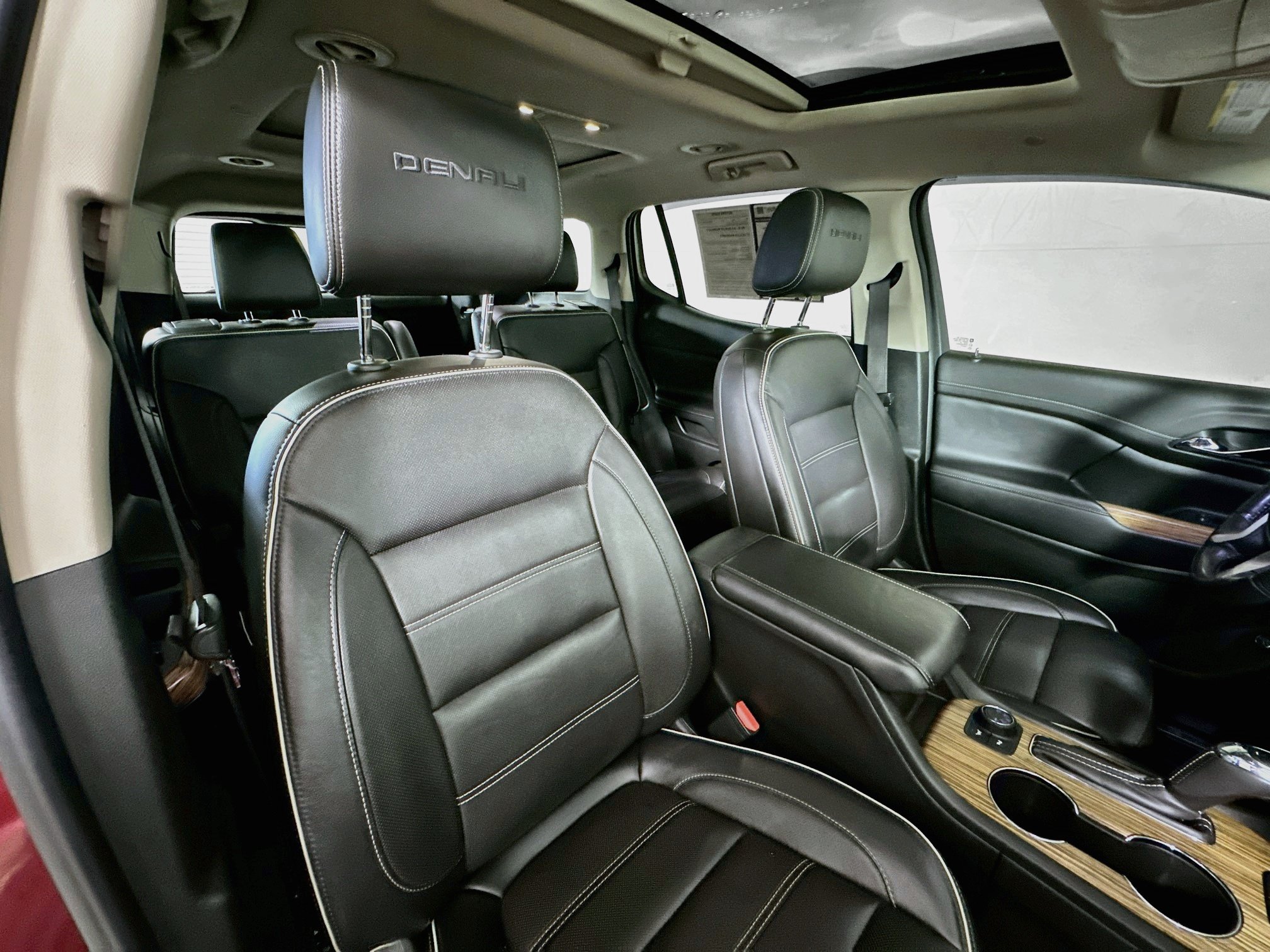 Used 2019 GMC Acadia Denali w/ Technology Package AWD/4WD image 29