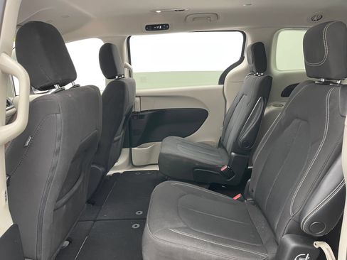 Used 2022 Chrysler Voyager LX FWD image 36