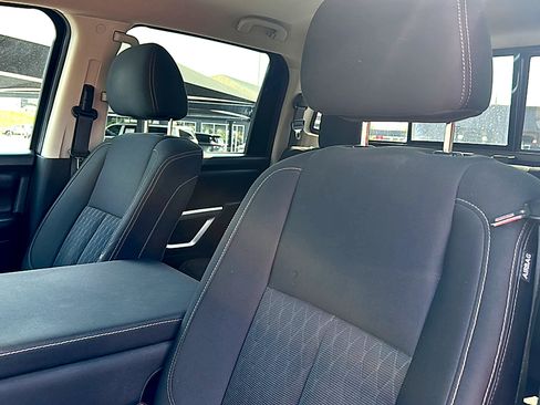 Used 2017 Nissan Titan SV w/ Heavy Duty GAWR Package AWD/4WD image 14