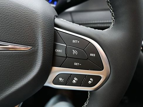 New 2026 Chrysler Pacifica Select FWD image 18
