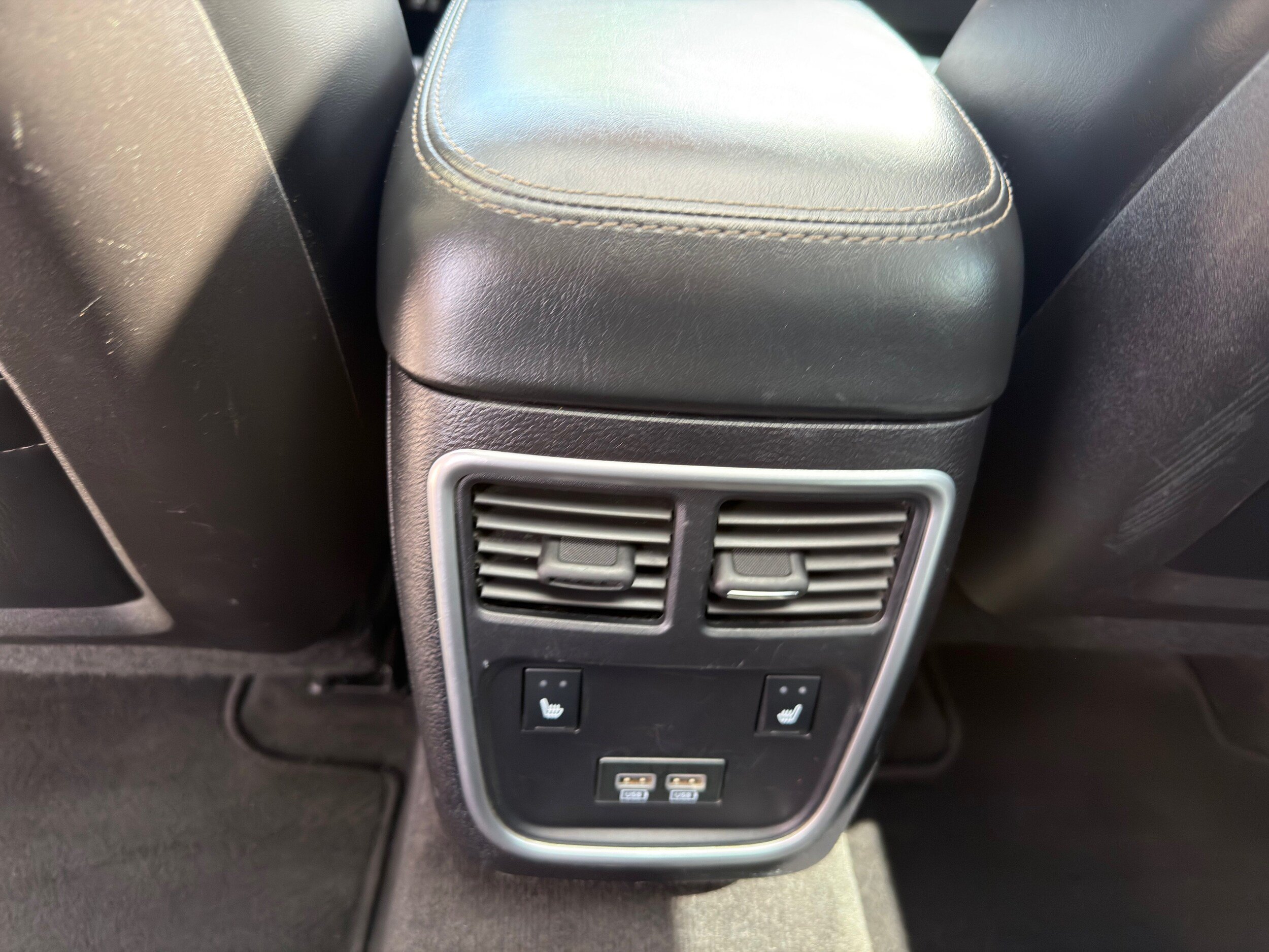 Used 2015 Chrysler 300 C w/ Harman/Kardon Audio Group RWD image 20