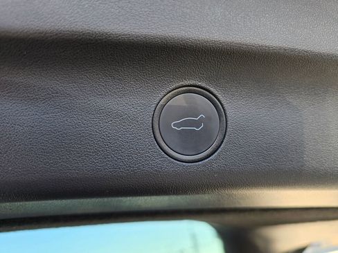 Used 2021 Tesla Model Y Long Range image 31