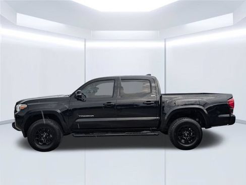 Used 2022 Toyota Tacoma SR5 w/ Technology Package RWD image 2