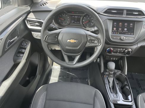 Used 2023 Chevrolet TrailBlazer LS FWD image 17