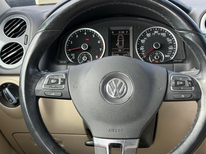 Used 2015 Volkswagen Tiguan SEL FWD image 24