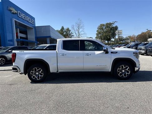 Used 2022 GMC Sierra 1500 SLT w/ SLT Convenience Package image 2