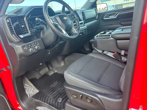 Used 2022 Chevrolet Silverado 1500 LT AWD/4WD image 18