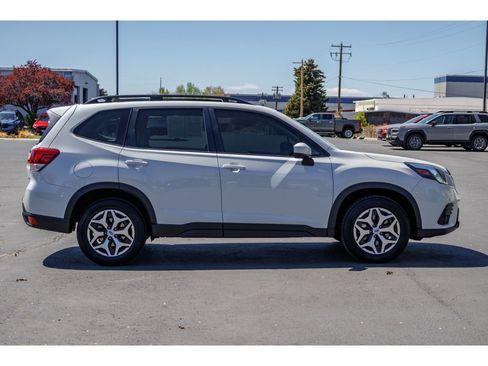 Certified 2022 Subaru Forester Premium AWD/4WD image 2