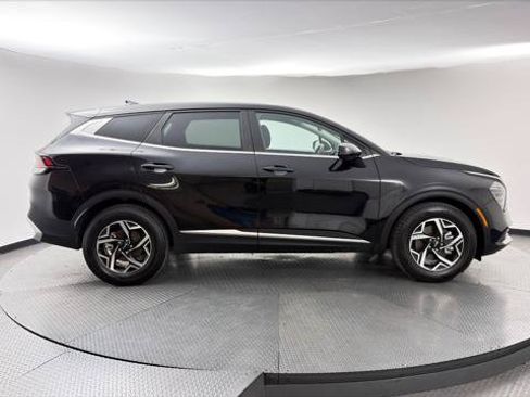 Used 2025 Kia Sportage LX FWD image 9
