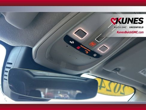 Used 2024 Volvo XC40 B5 Core image 31