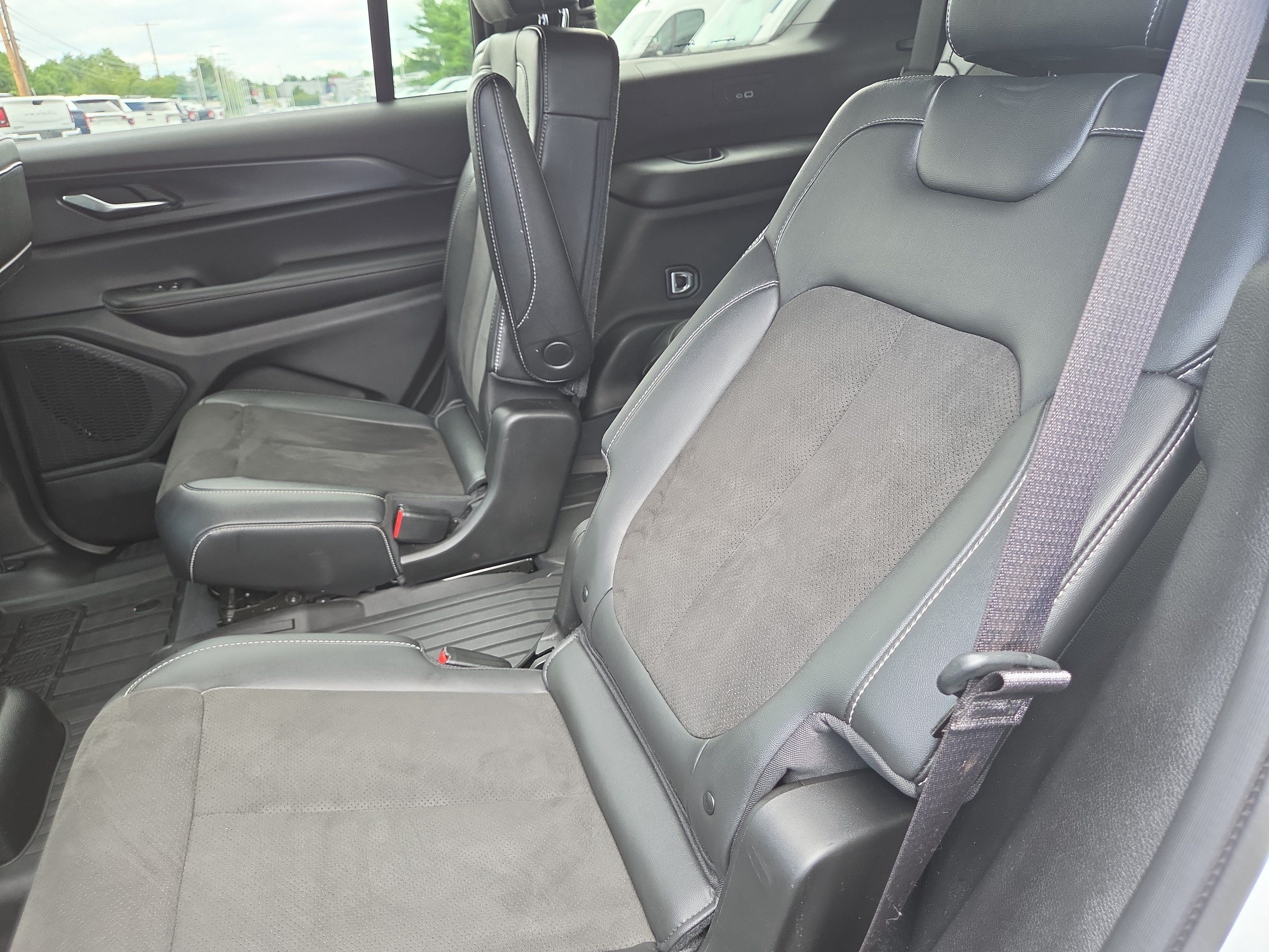 Used 2023 Jeep Grand Cherokee L Laredo AWD/4WD image 10