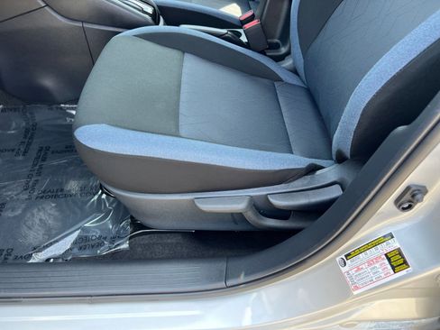 Used 2025 Nissan Versa SV FWD image 23