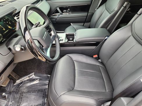 Certified 2025 Land Rover Range Rover SE image 14