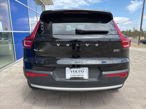 Used 2025 Volvo XC40 B5 Core AWD/4WD image 6