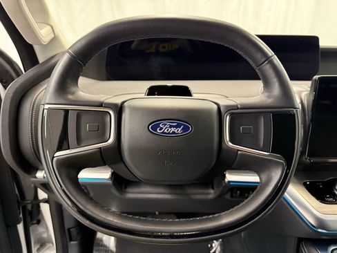 Used 2025 Ford Expedition Max Platinum AWD/4WD image 12