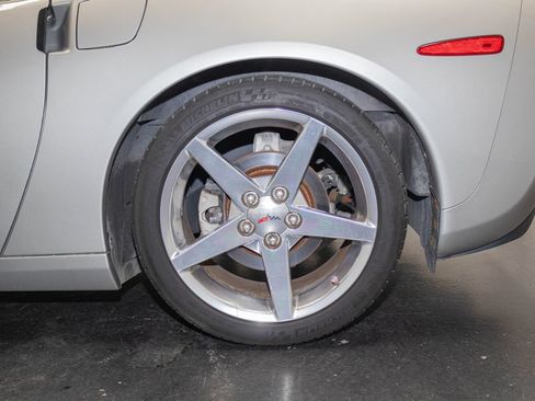 Used 2005 Chevrolet Corvette Coupe w/ Preferred Equipment Group RWD image 9