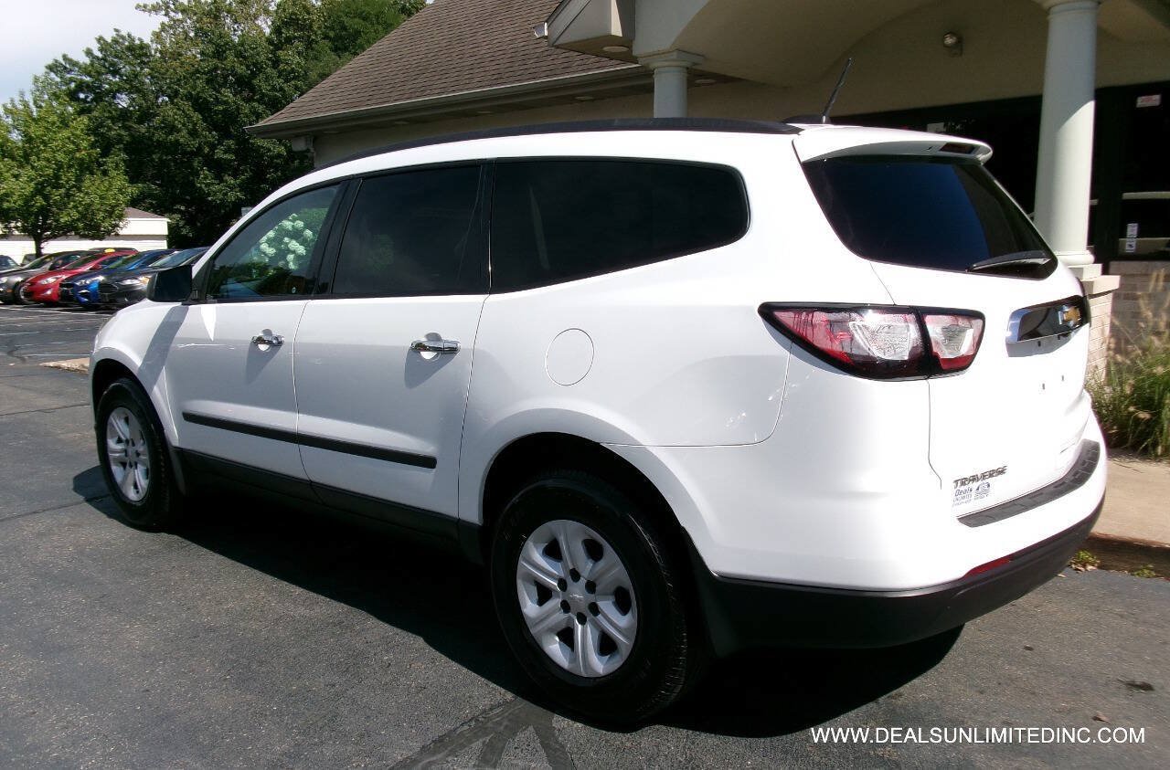 Used 2017 Chevrolet Traverse LS FWD image 4