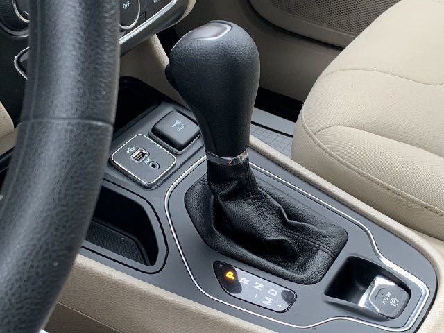 Used 2020 Jeep Cherokee Latitude FWD image 26