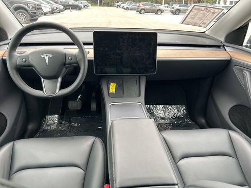 Used 2025 Tesla Model Y Long Range RWD image 10