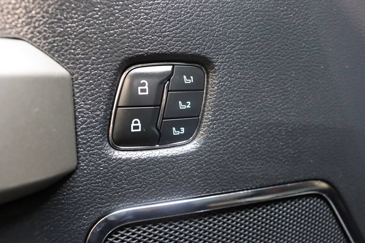 Used 2022 Ford F250 Lariat w/ Black Appearance Package AWD/4WD image 50