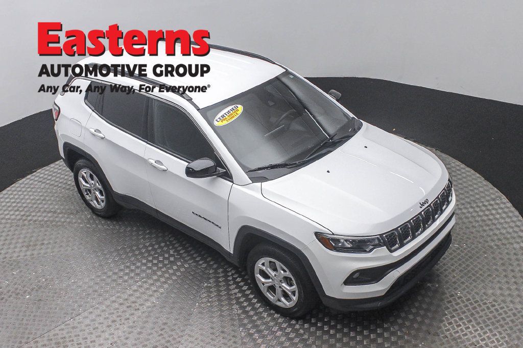 Used 2024 Jeep Compass Latitude AWD/4WD image 3