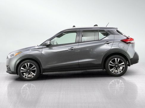 Used 2019 Nissan Kicks SV w/ Exterior Package FWD image 2